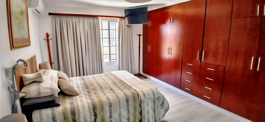 5 Bedroom Property for Sale in Langenhovenpark Free State